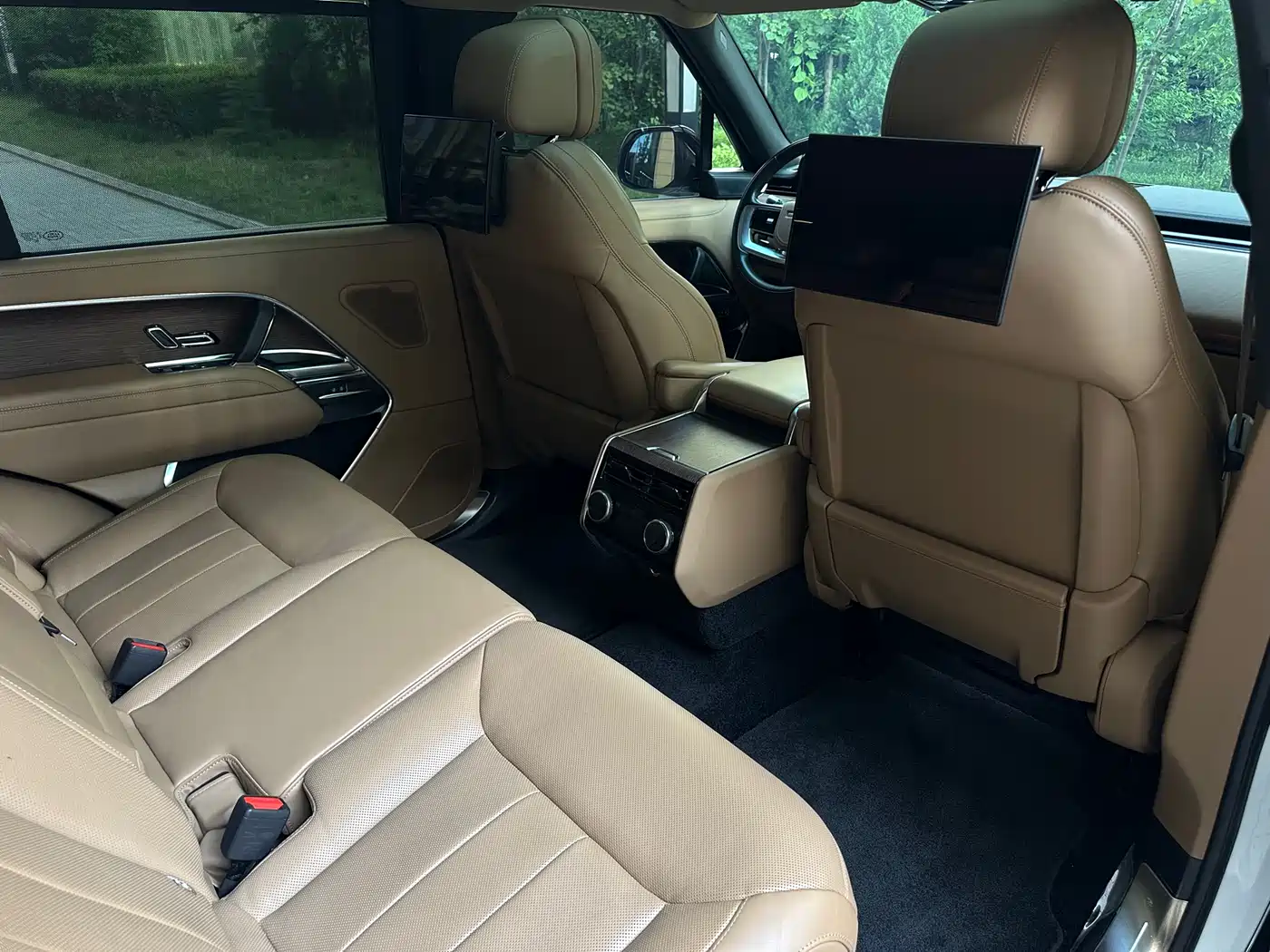 Land Rover Range Rover 2023 3.0 L6 400PS Genesis Extended Version фото 11