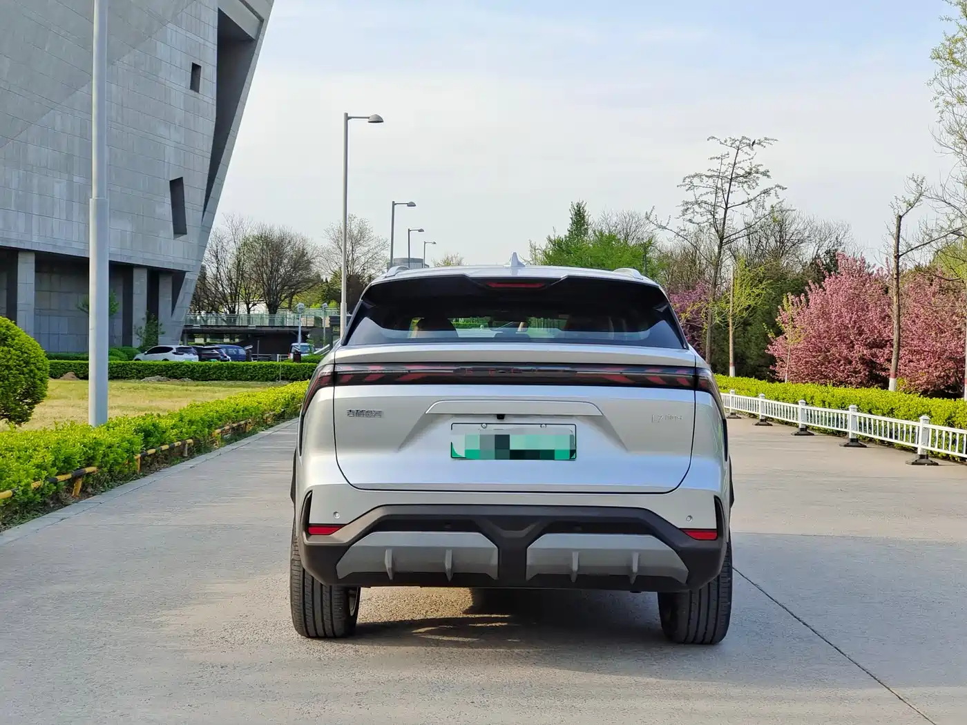 Geely Galaxy Galaxy L7 2025 EM-i 115km Explorer+ Edition фото 11