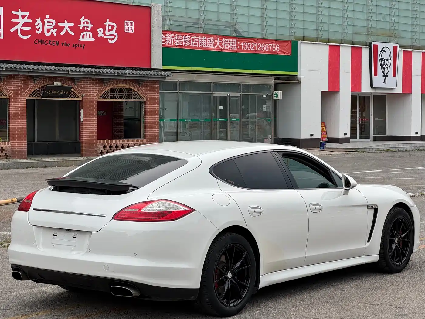 Porsche Panamera 2013 Panamera 4 Platinum Edition 3.6L фото 4