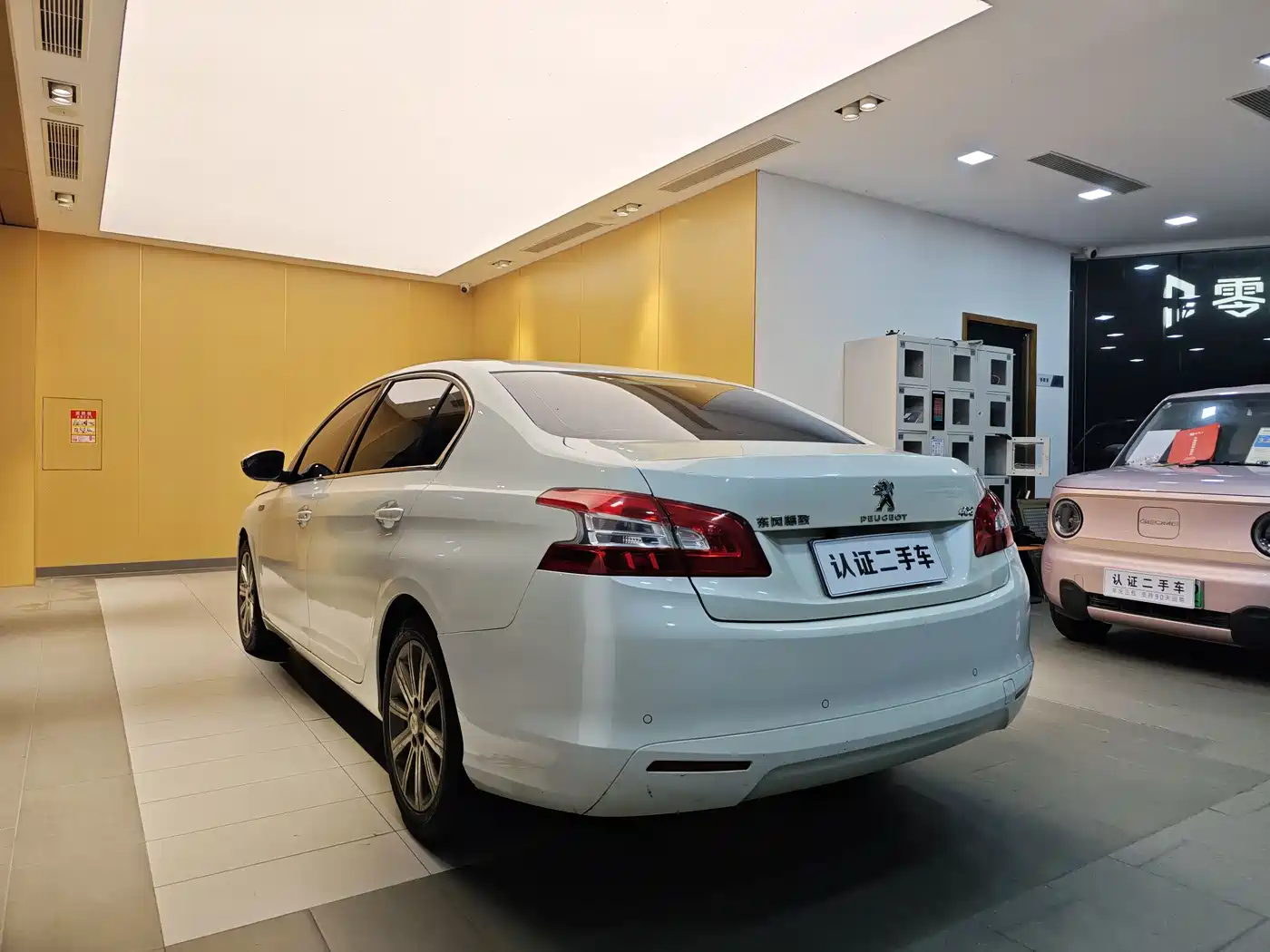 Peugeot 408 2015 Model 1.2T Automatic Luxury Edition фото 26