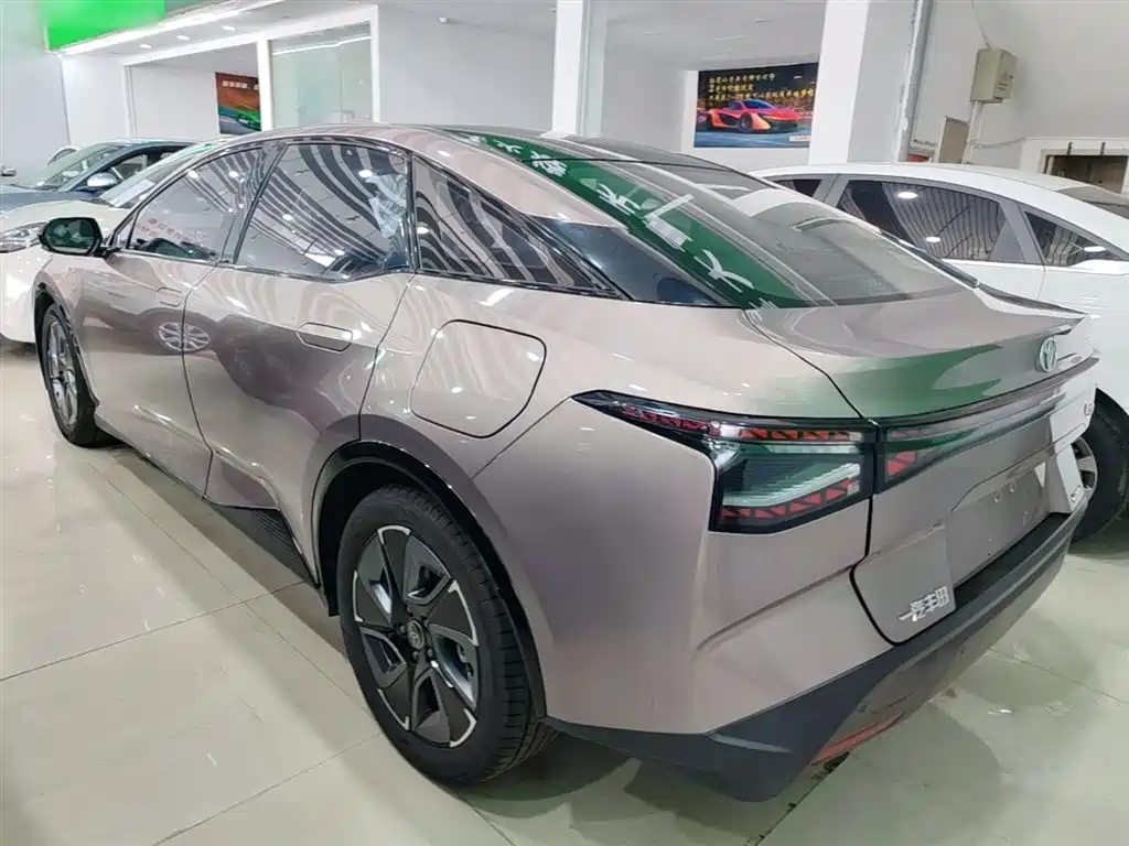Toyota bZ3 2023 616km Long Range Premium фото 5