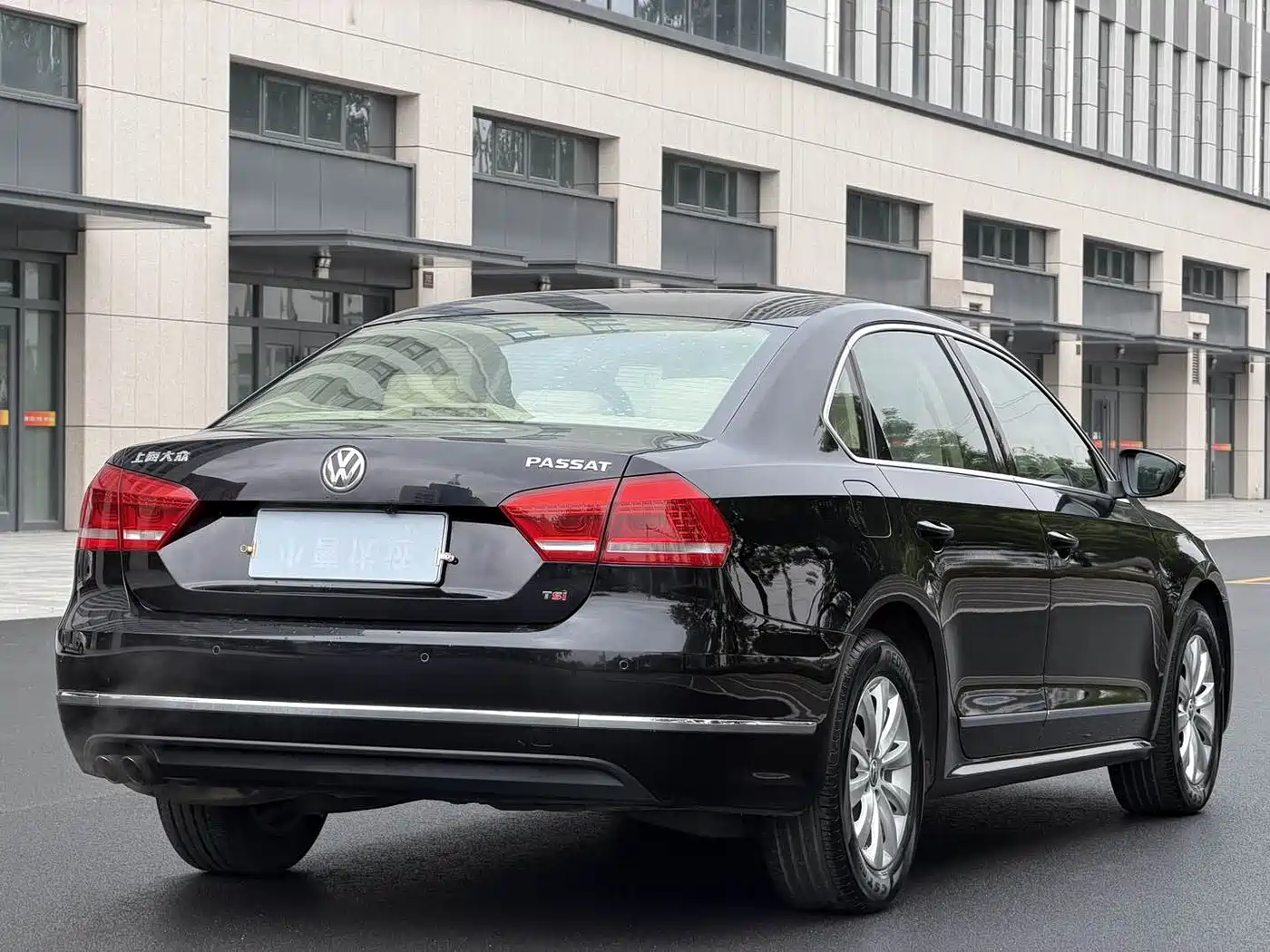 Volkswagen Passat 2011 1.8TSI Automatic Premium Edition фото 6