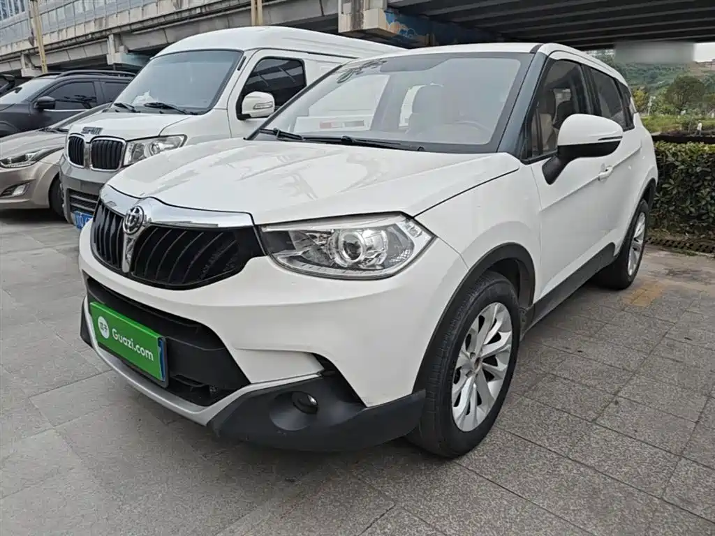 Фото 1 - Zhonghua V3
