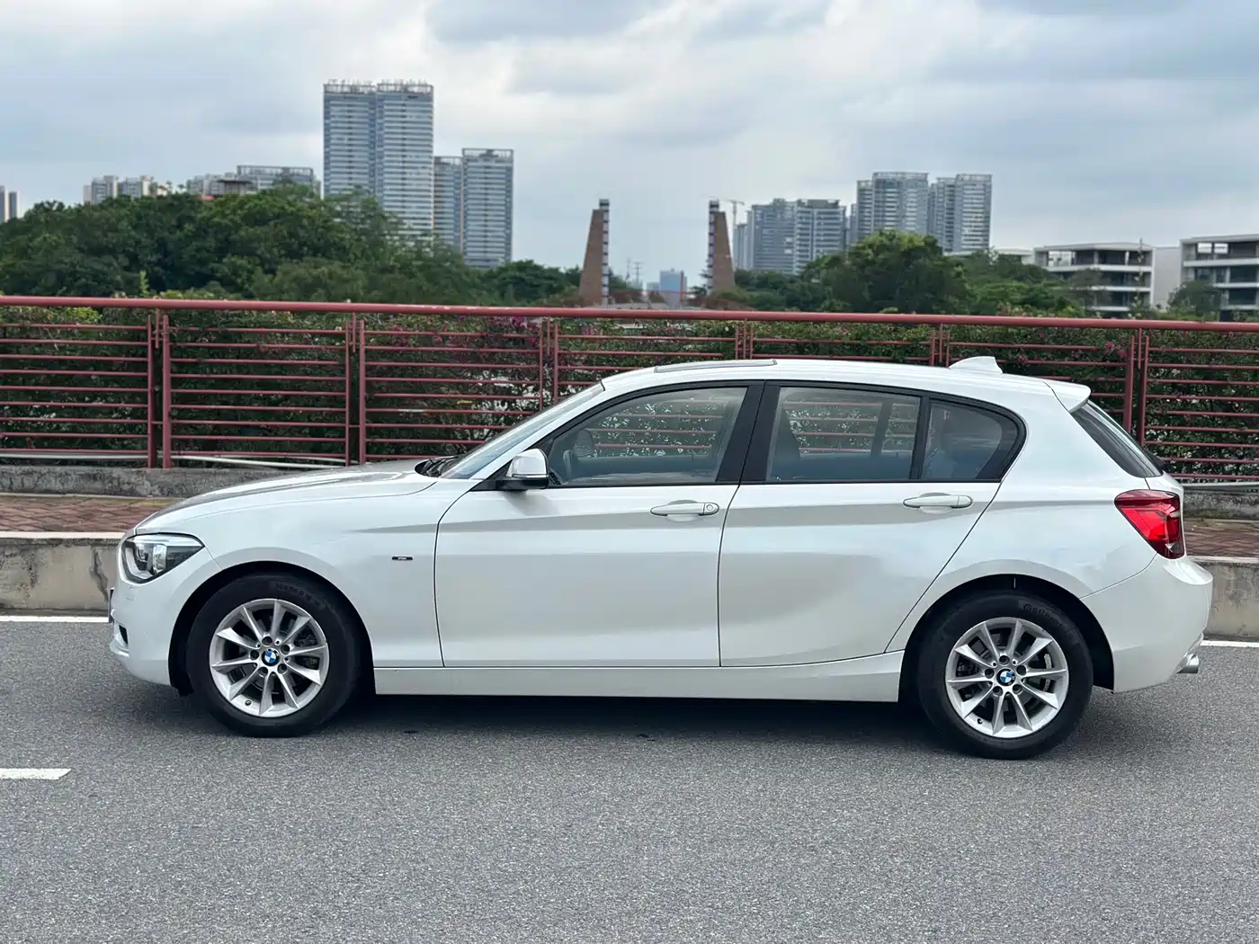 BMW 1 Series (Import) 2013 Facelift 116i Urban Model фото 3