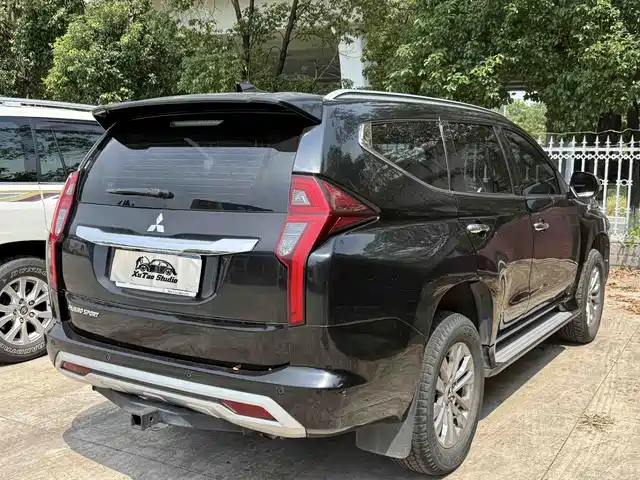 Mitsubishi Pajero Sport (Import) 2020 3.0L Comfort Edition — фото 5