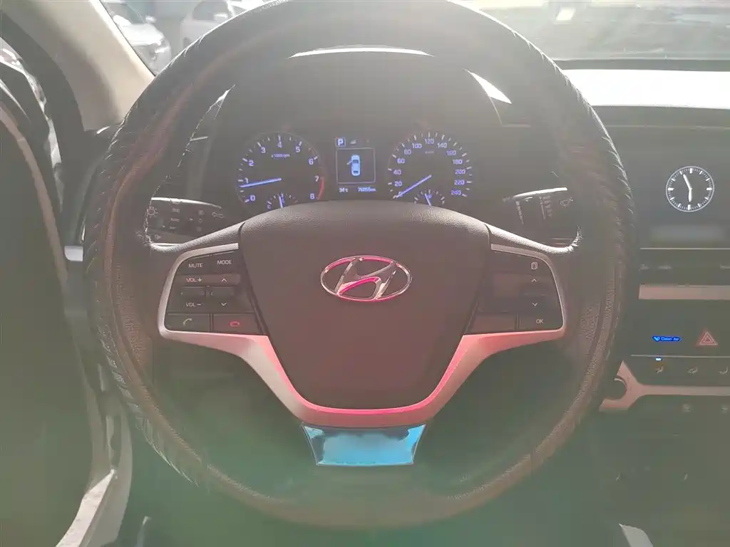 Hyundai Elantra 2016 Model 1.6L Automatic Smart Elite фото 5