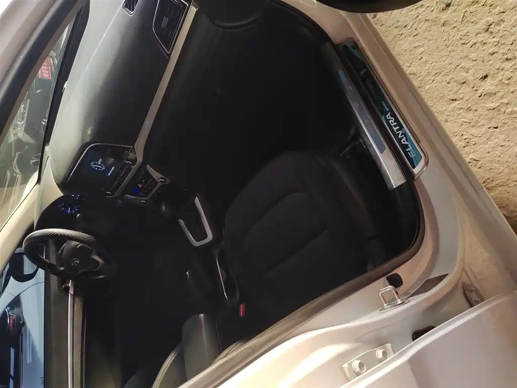 Hyundai Elantra 2016 Model 1.6L Automatic Smart Elite фото 4