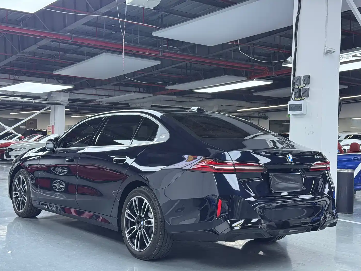 BMW 5 Series 2025 530Li Leading M Sport Package фото 22