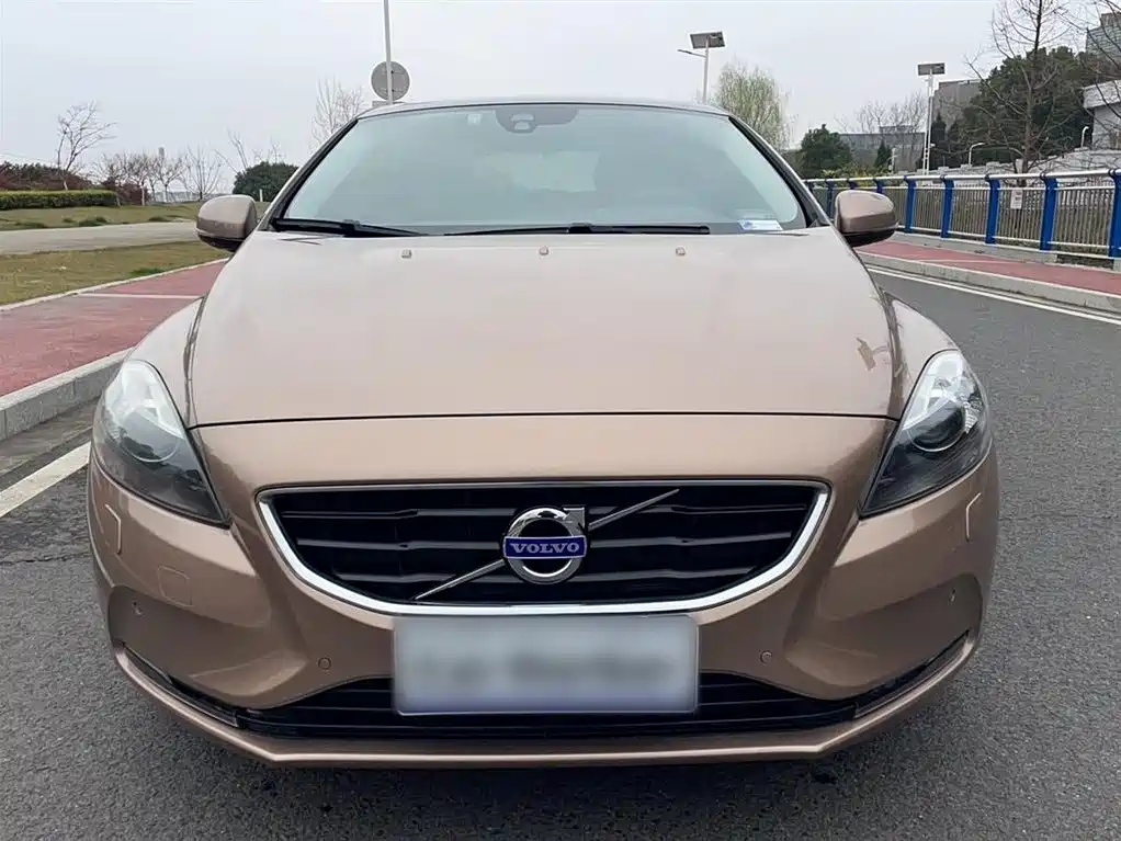 Фото 11 - Volvo V40
