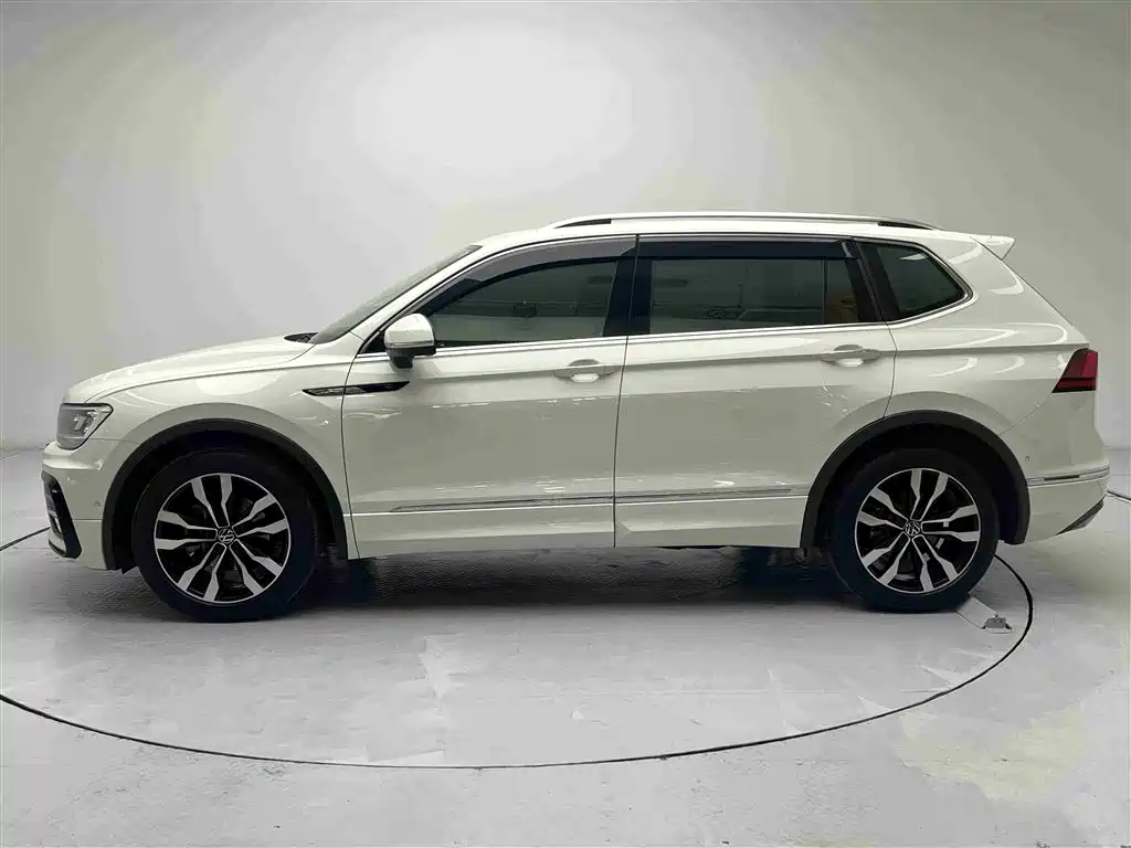 Volkswagen Tiguan L 2021 330TSI Automatic 2WD R-Line Premium фото 18