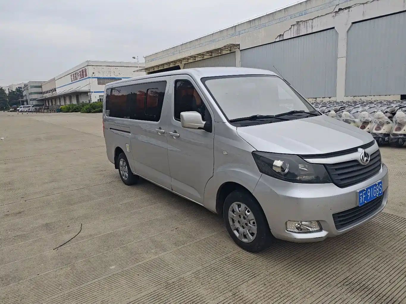 Changan Kaicheng Changan Ruixing M90 2022 2021 2.0L Standard Flat Roof Tailgate 6-seater LJ481Q6