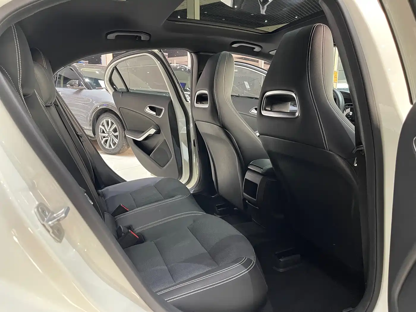 Mercedes-Benz A-Class (Import) 2016 A 180 фото 10