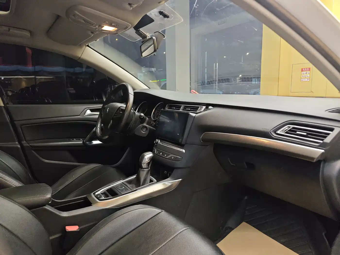Peugeot 408 2015 Model 1.2T Automatic Luxury Edition фото 32