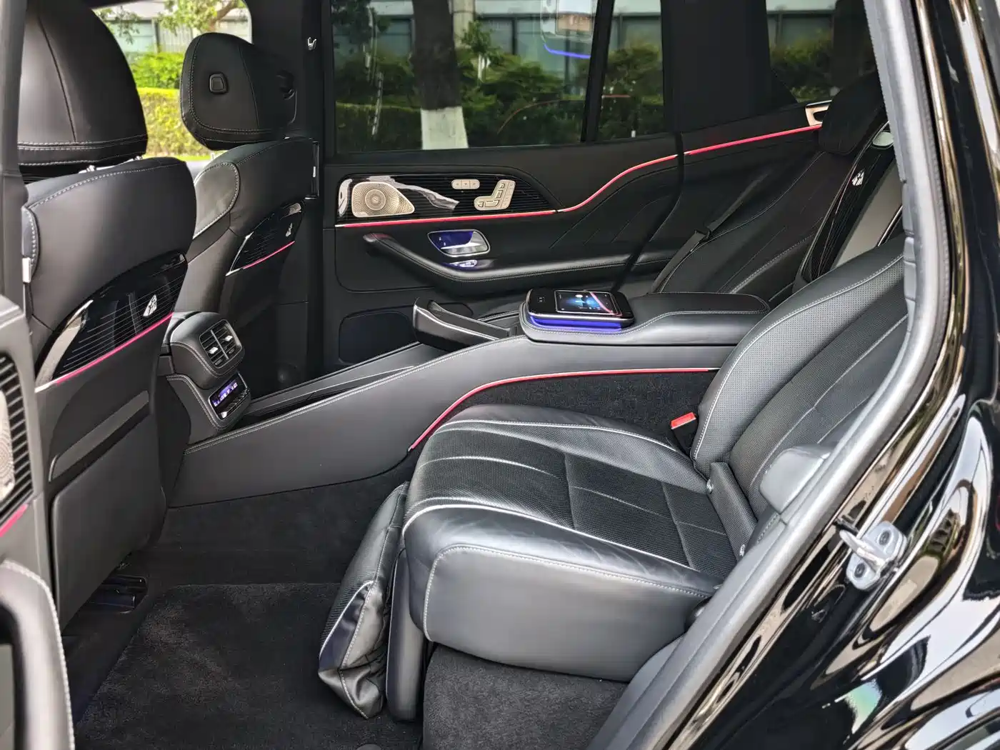 Mercedes-Benz Maybach GLS 2021 GLS 600 4MATIC Etiquette Edition фото 16