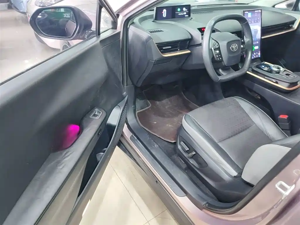 Toyota bZ3 2023 616km Long Range Premium фото 16