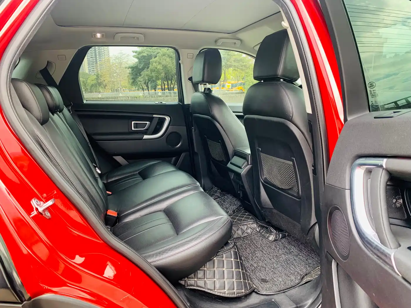 Land Rover Discovery Sport 2018 240PS SE Edition фото 9