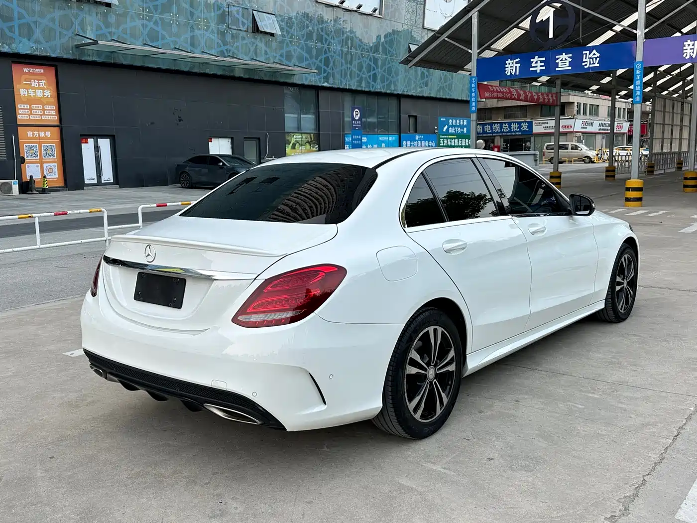 Mercedes-Benz C-Class 2017 Facelift C 200 Sport Edition фото 3