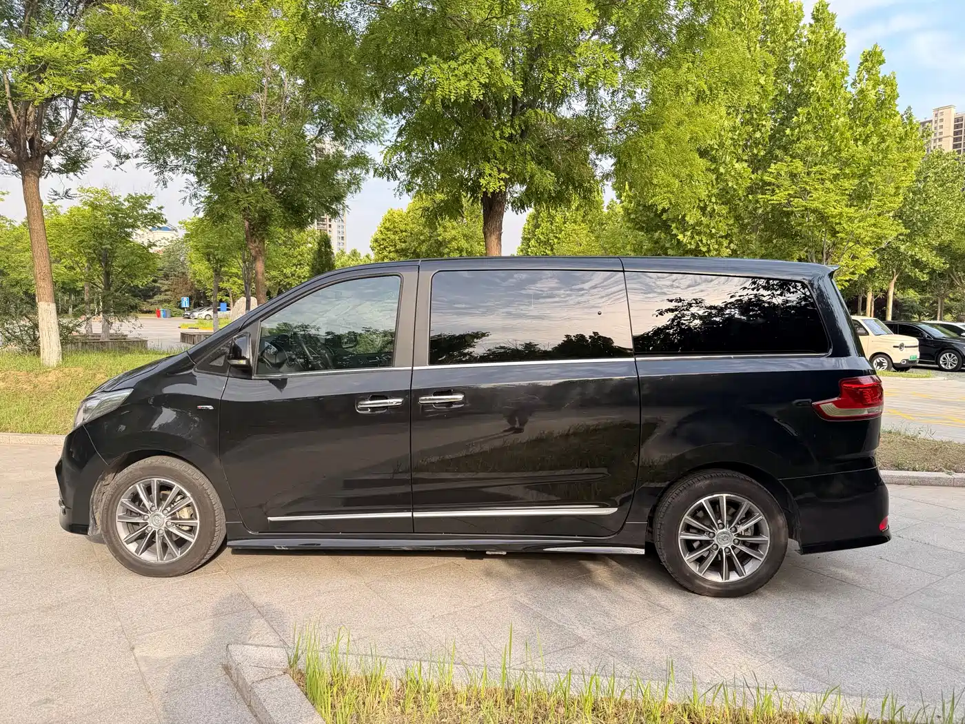 SAIC Maxus Maxus G10 2018 PLUS 2.0T Automatic Luxury Executive Edition фото 12