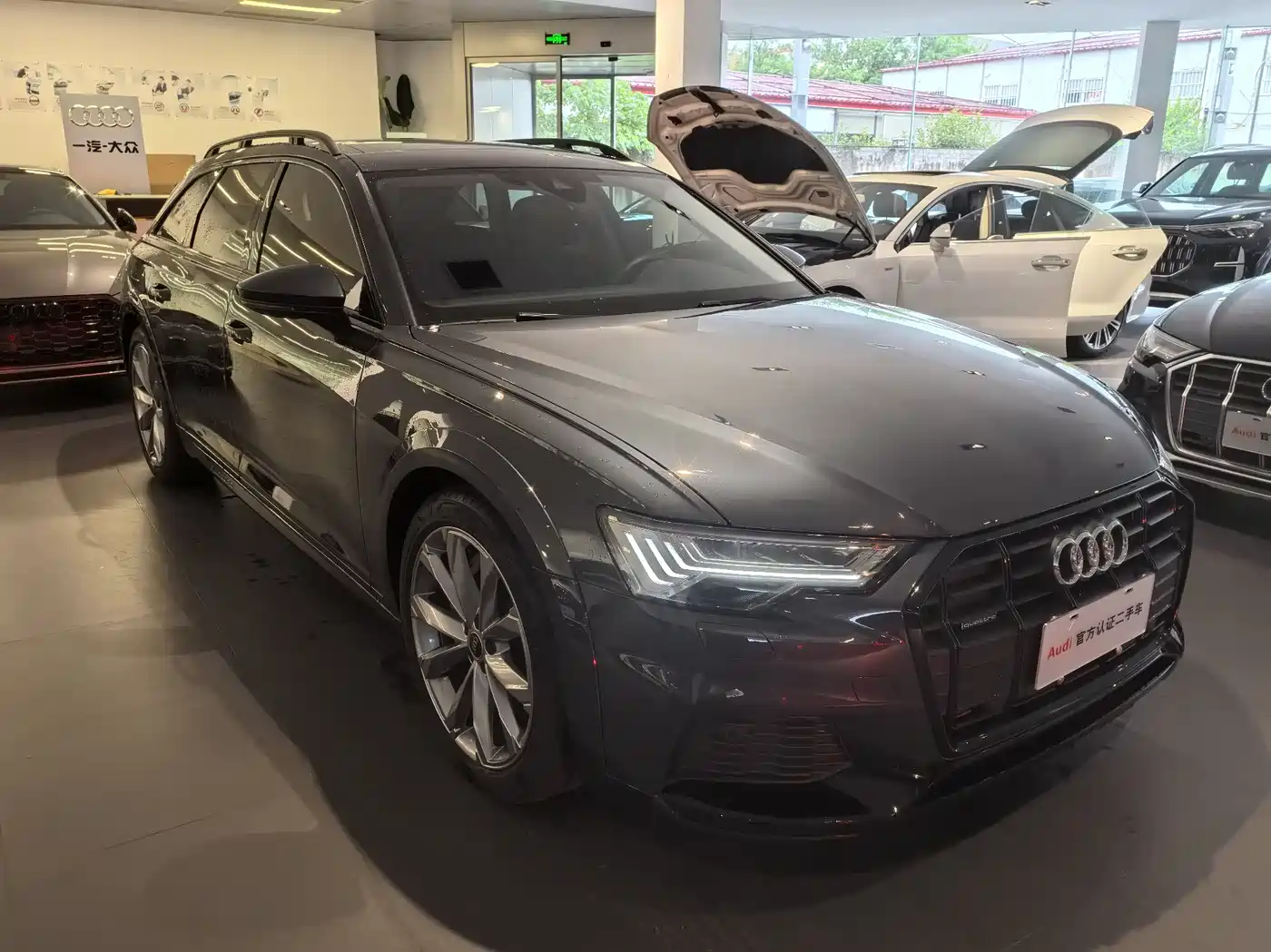 Audi A6 (Import) 2025 allroad quattro Explorer 55 TFSI Premium Off-Road фото 2
