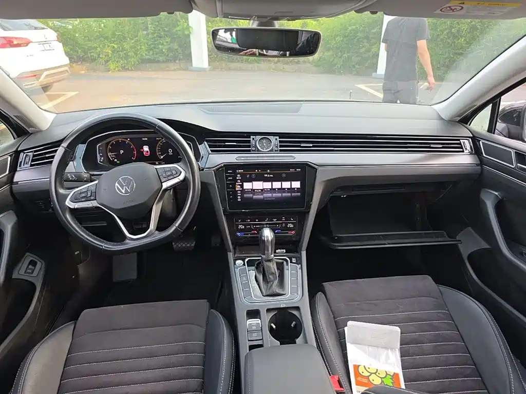 Volkswagen Magotan 2021 330TSI DSG 30th Anniversary Edition фото 15