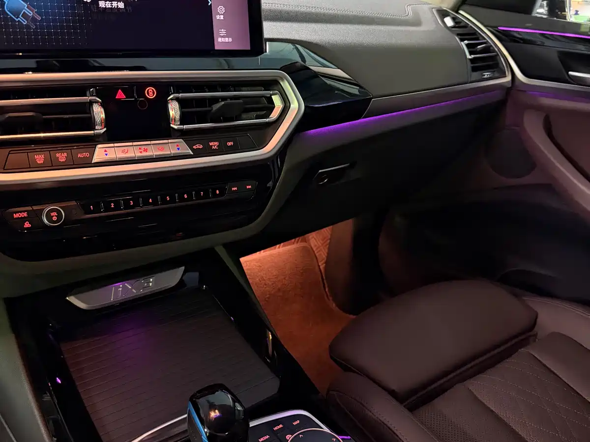 BMW iX3 2022 Leading Edition фото 13