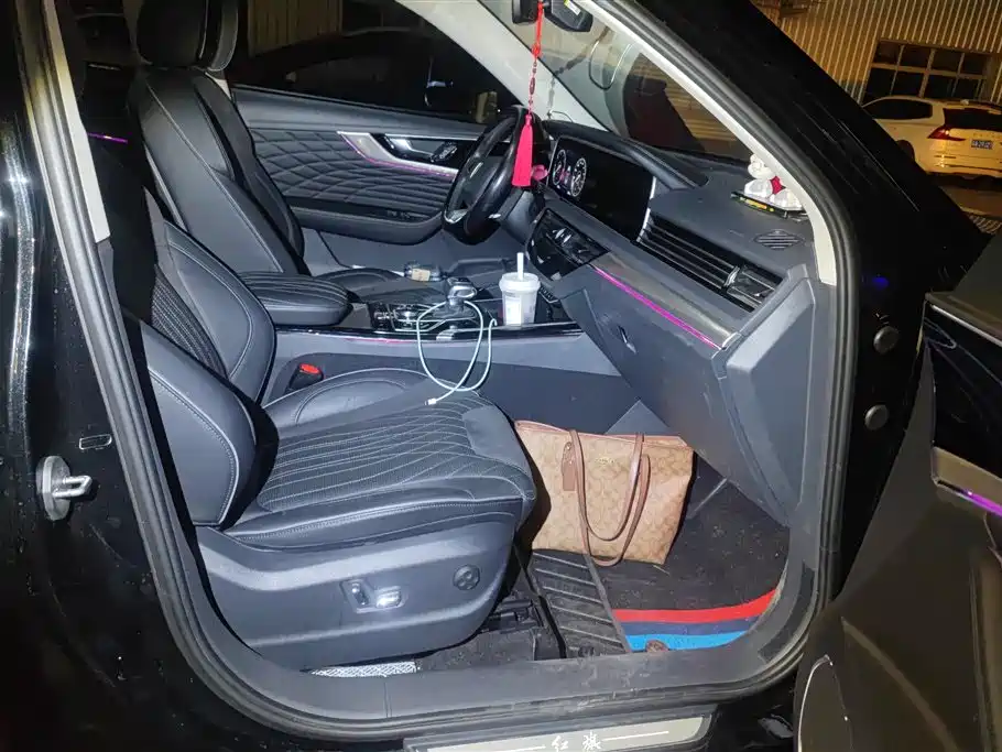Hongqi HS5 2022 Facelift 2.0T Smart Flag Enjoyment Edition фото 8