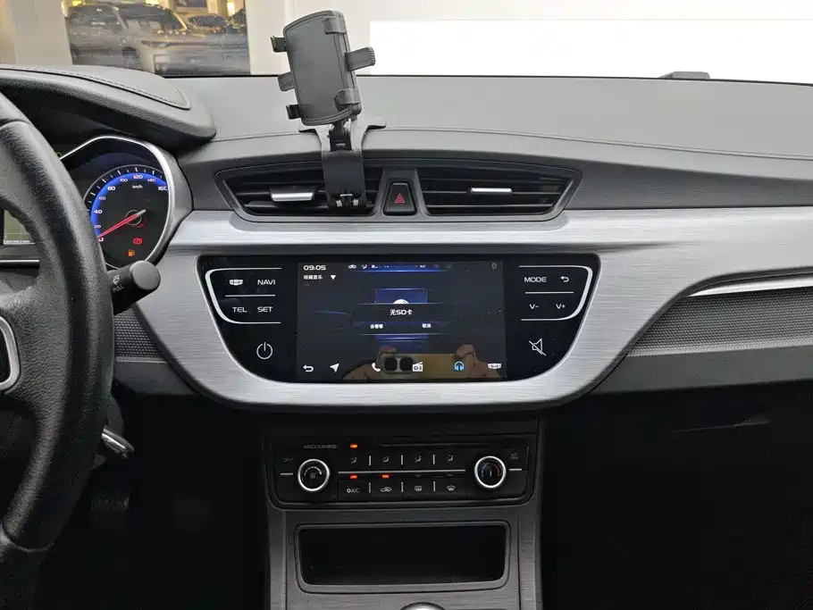 Фото 13 - Geely Vision