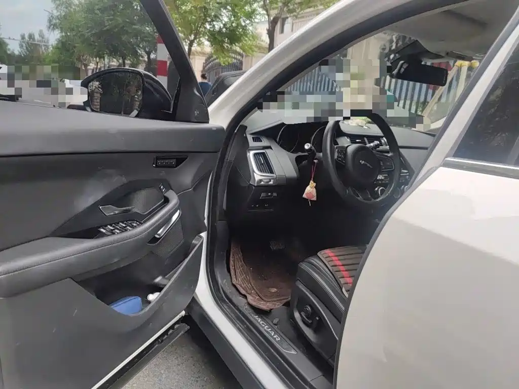 Photo 17 - Jaguar E-PACE