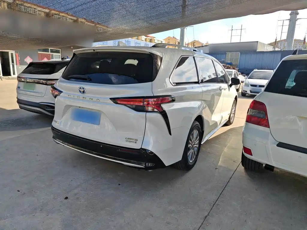 صورة 10 - Toyota Sienna