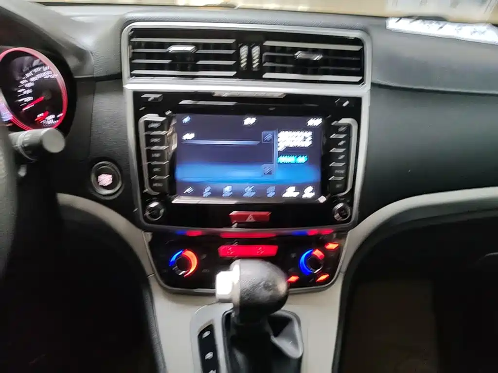 Фото 13 - Haval M6