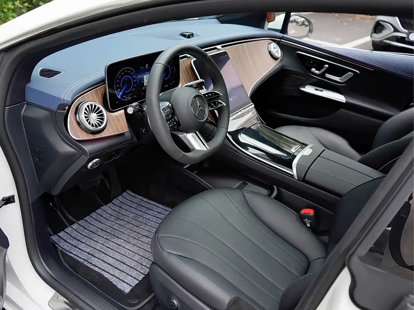 Mercedes-Benz EQE 2025 500 4MATIC Pioneer фото 9