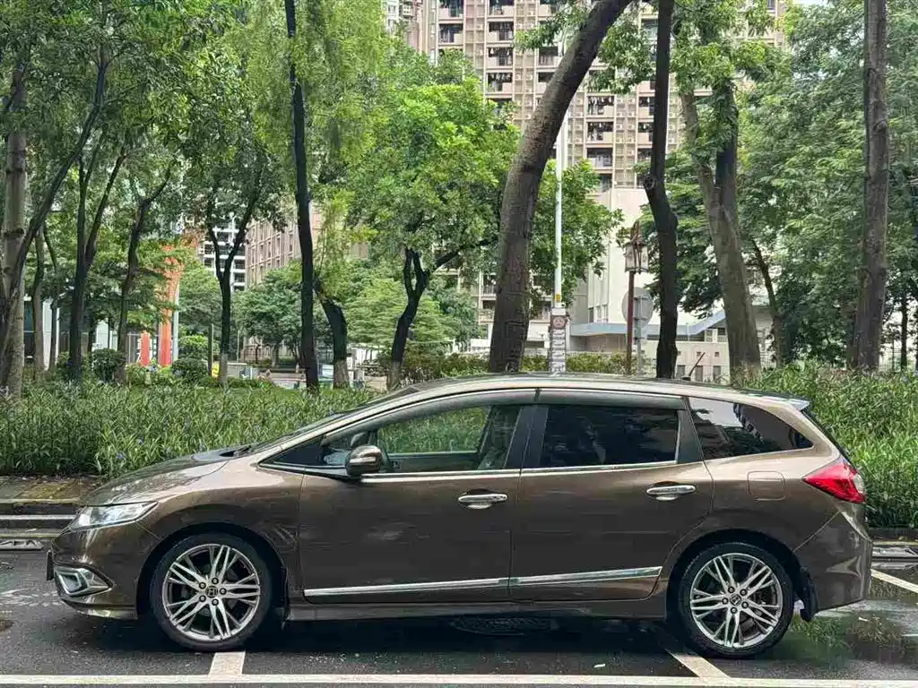 Фото 2 - Honda Jade