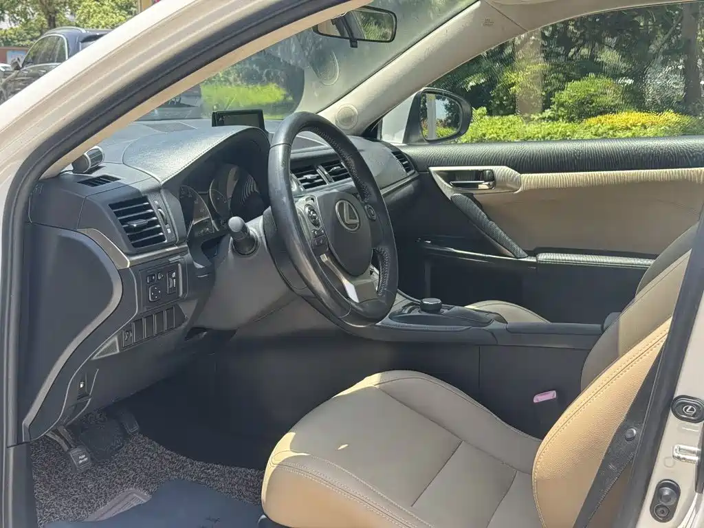 Lexus CT 2014 2014 CT200h Comfort Monochrome
