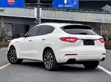 Photo 23 - Maserati Levante