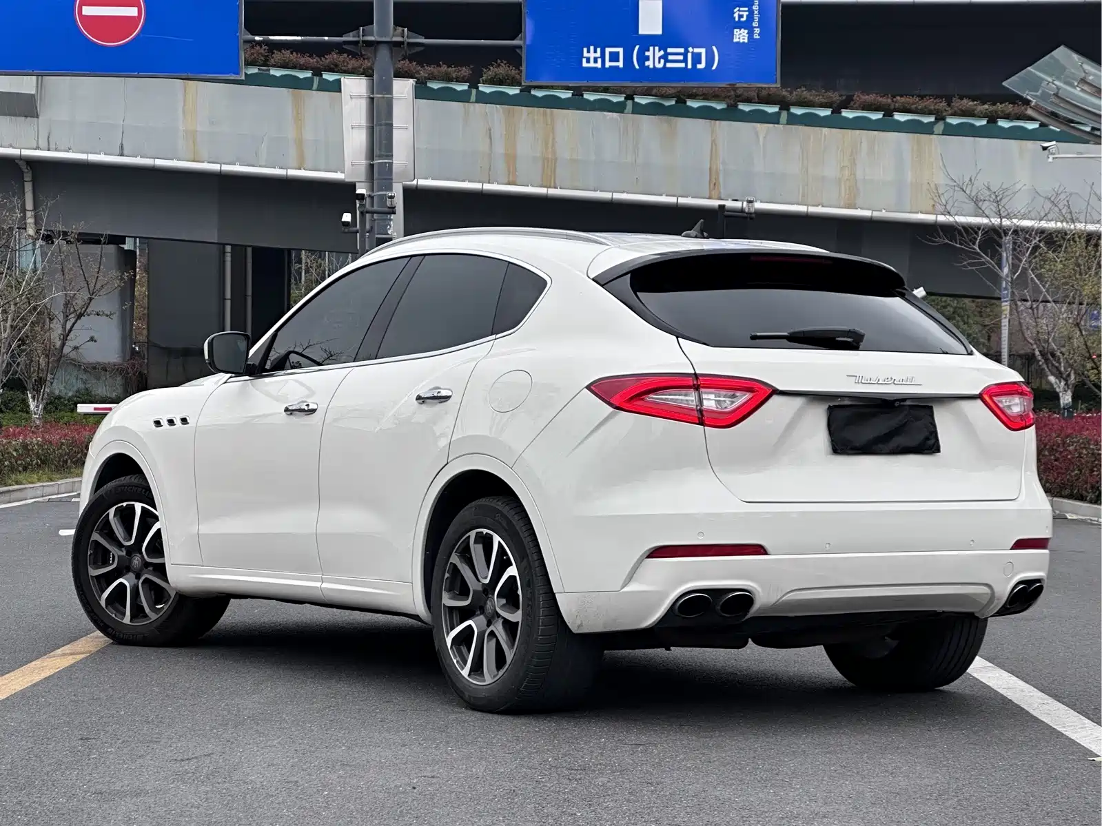 Photo 23 - Maserati Levante