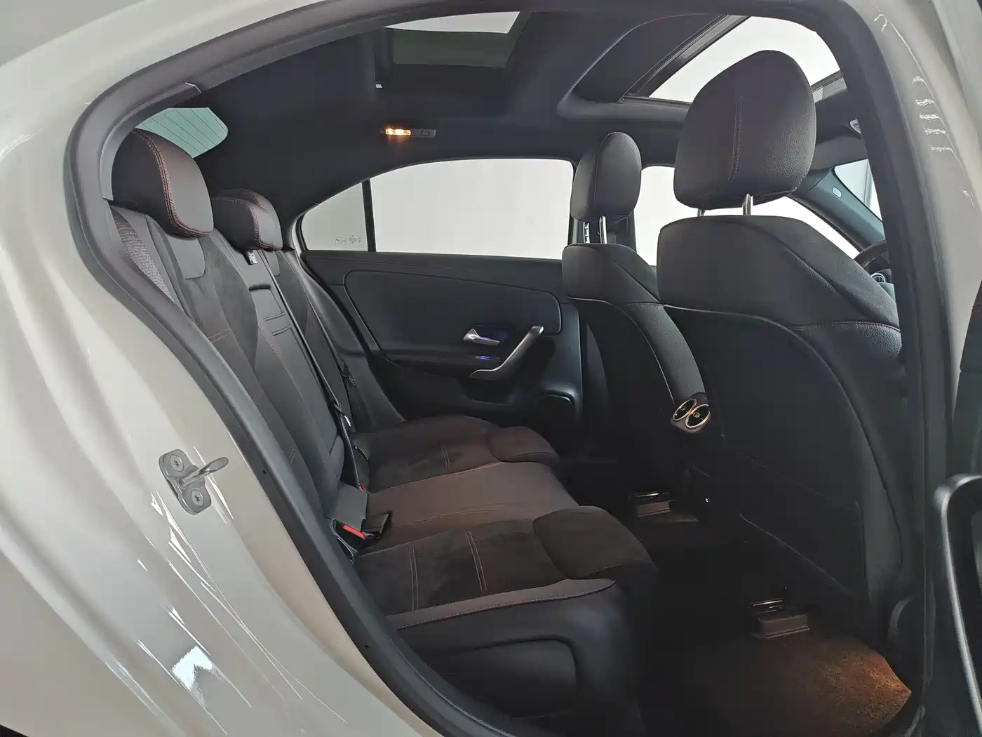 Mercedes-Benz A-Class 2025 Facelift A 200 L Fashion Edition фото 9
