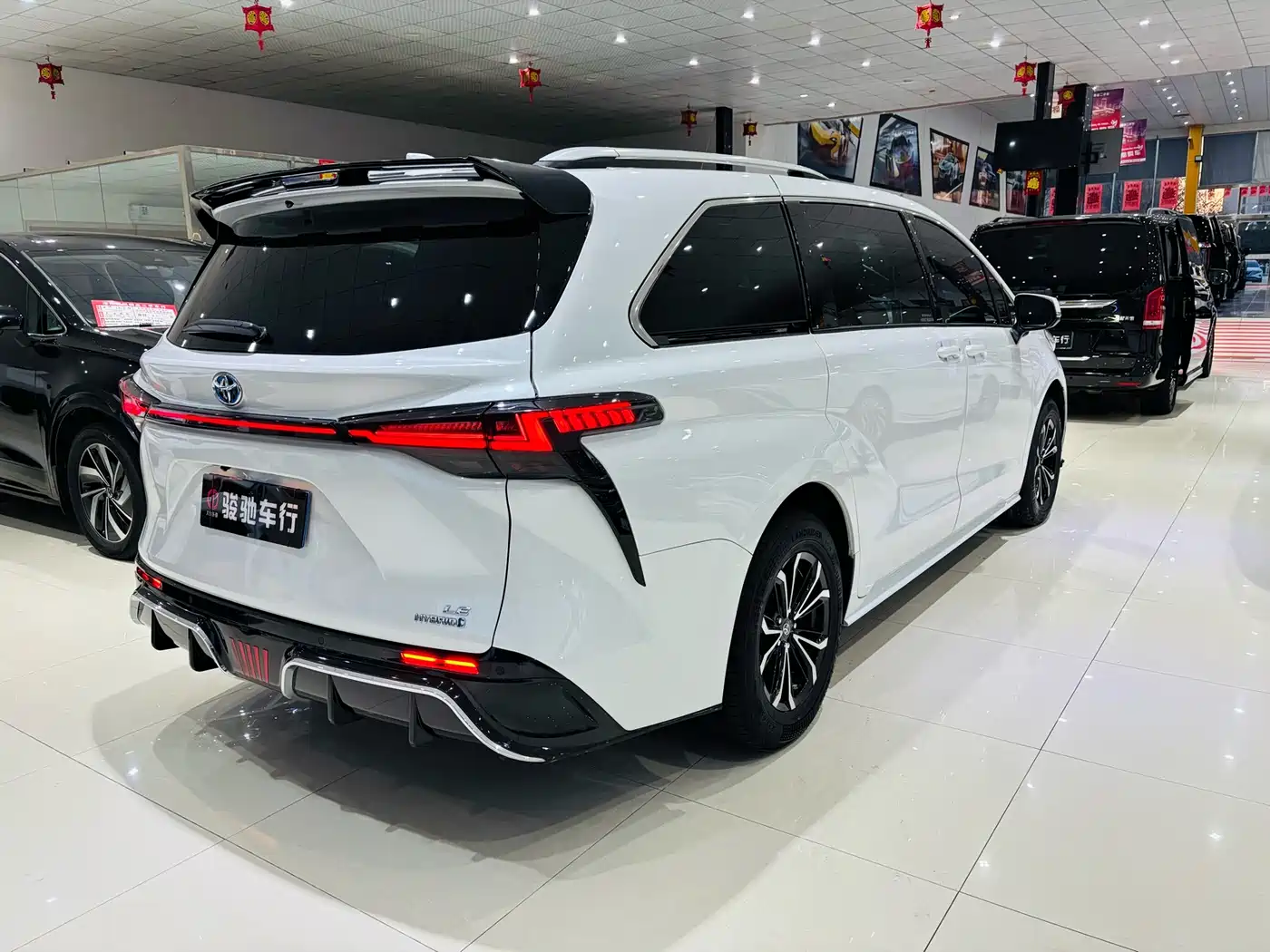 Toyota Sienna 2023 2.5L Hybrid Comfort Edition фото 9