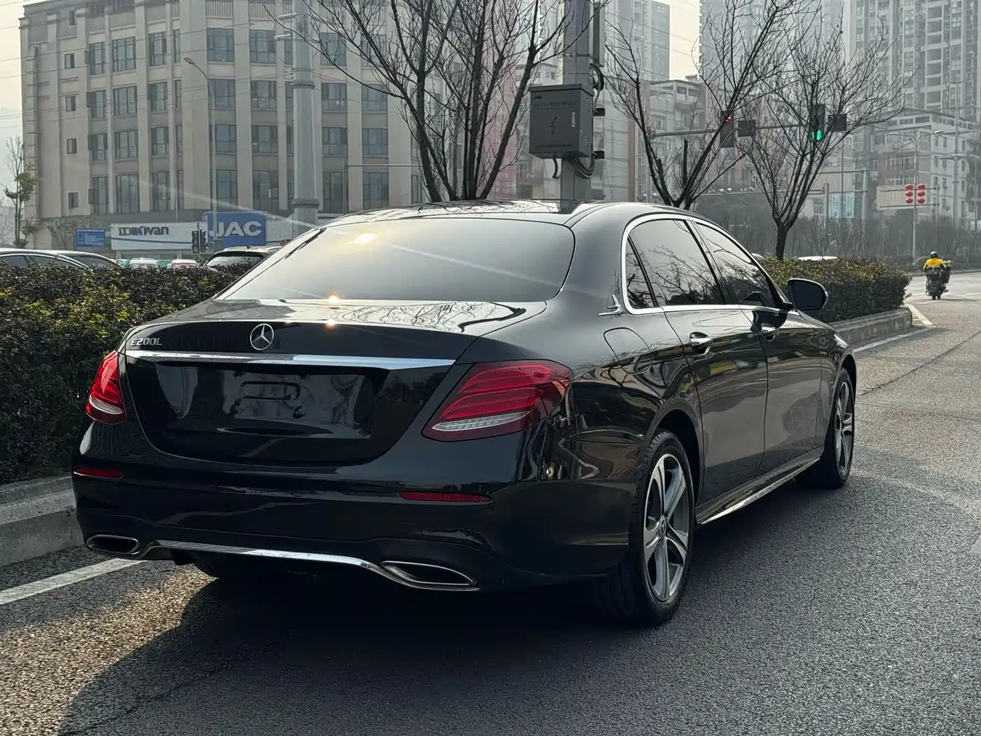 Mercedes-Benz E-Class 2016 E 200 L Sport Type фото 27