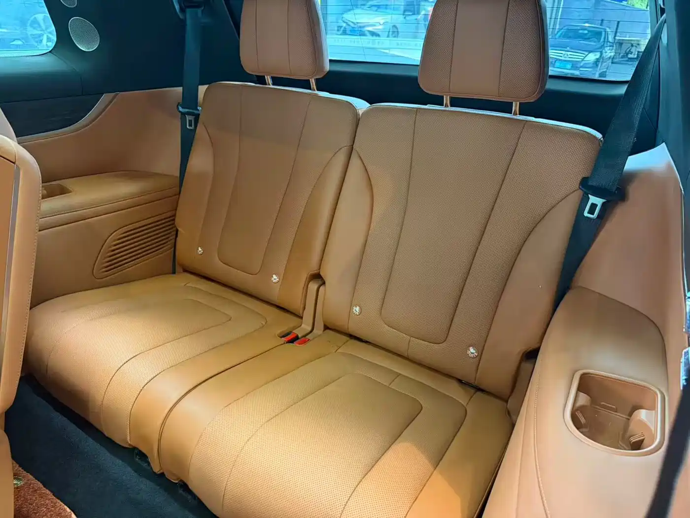 AITO Wenjie AITO M9 2024 Extended Range Ultra 42kWh 6-Seater фото 13