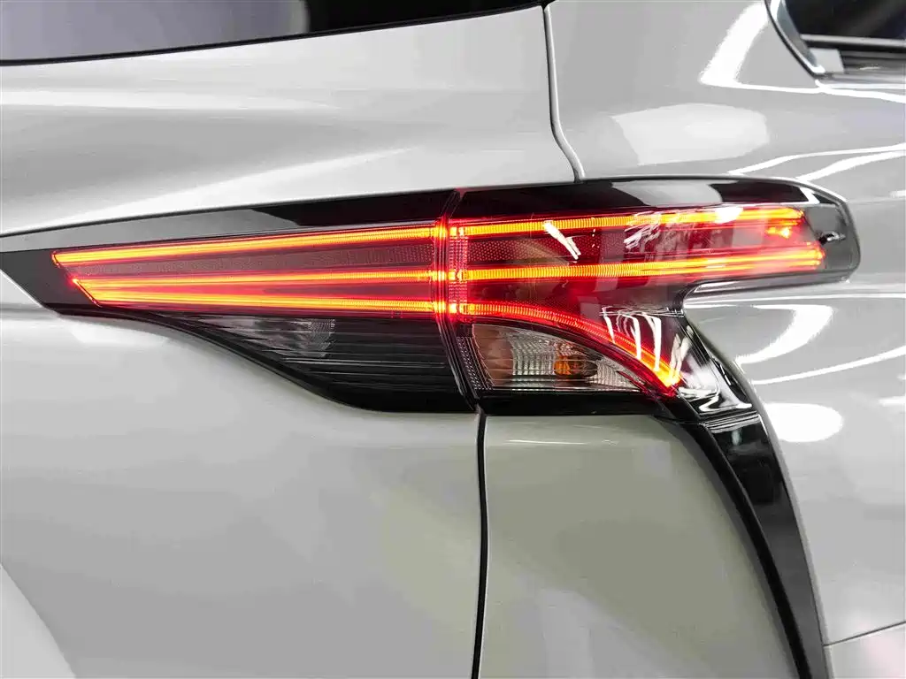 Toyota Sienna 2025 2024 2.5L Hybrid 4WD Premium Edition