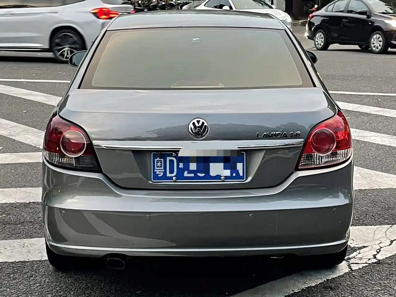 Volkswagen Lavida 2011 1.6L Automatic Leisure Edition фото 9