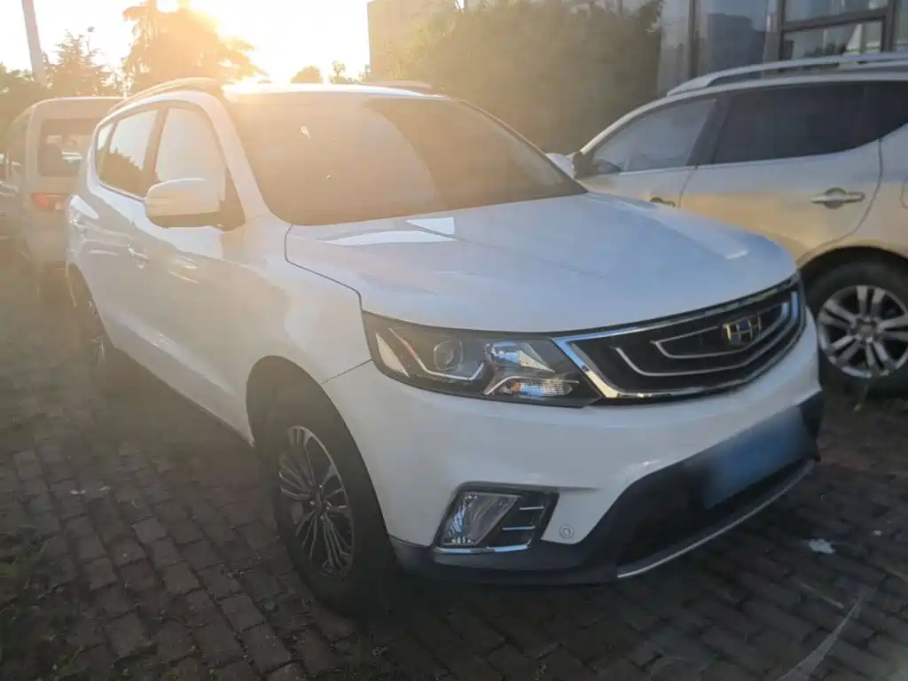 Photo 4 - Geely Emgrand X6