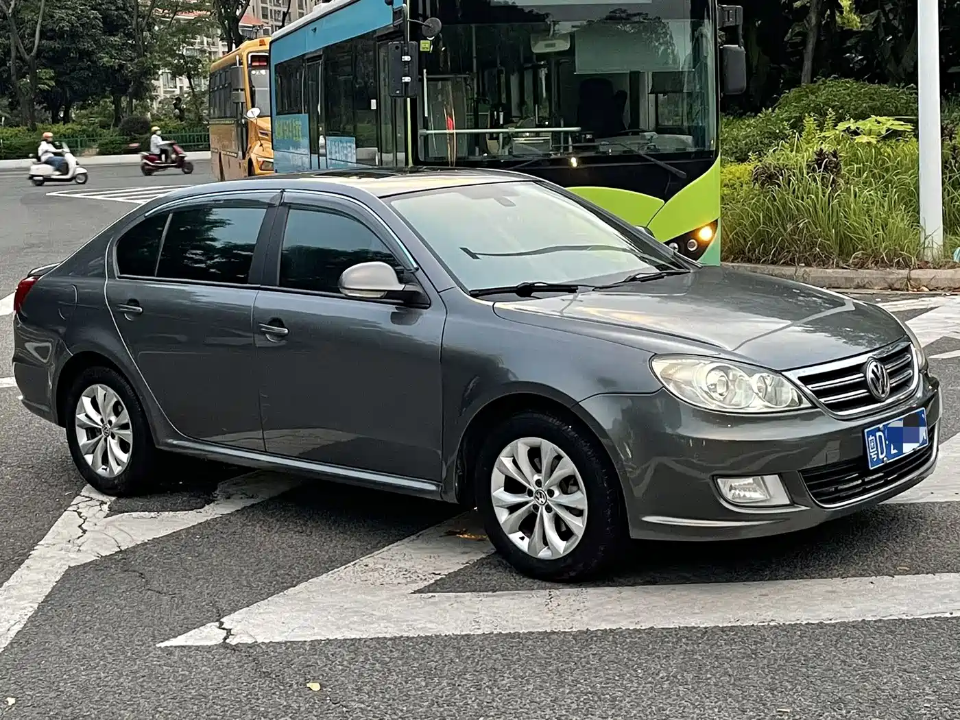 Volkswagen Lavida 2011 1.6L Automatic Leisure Edition фото 3