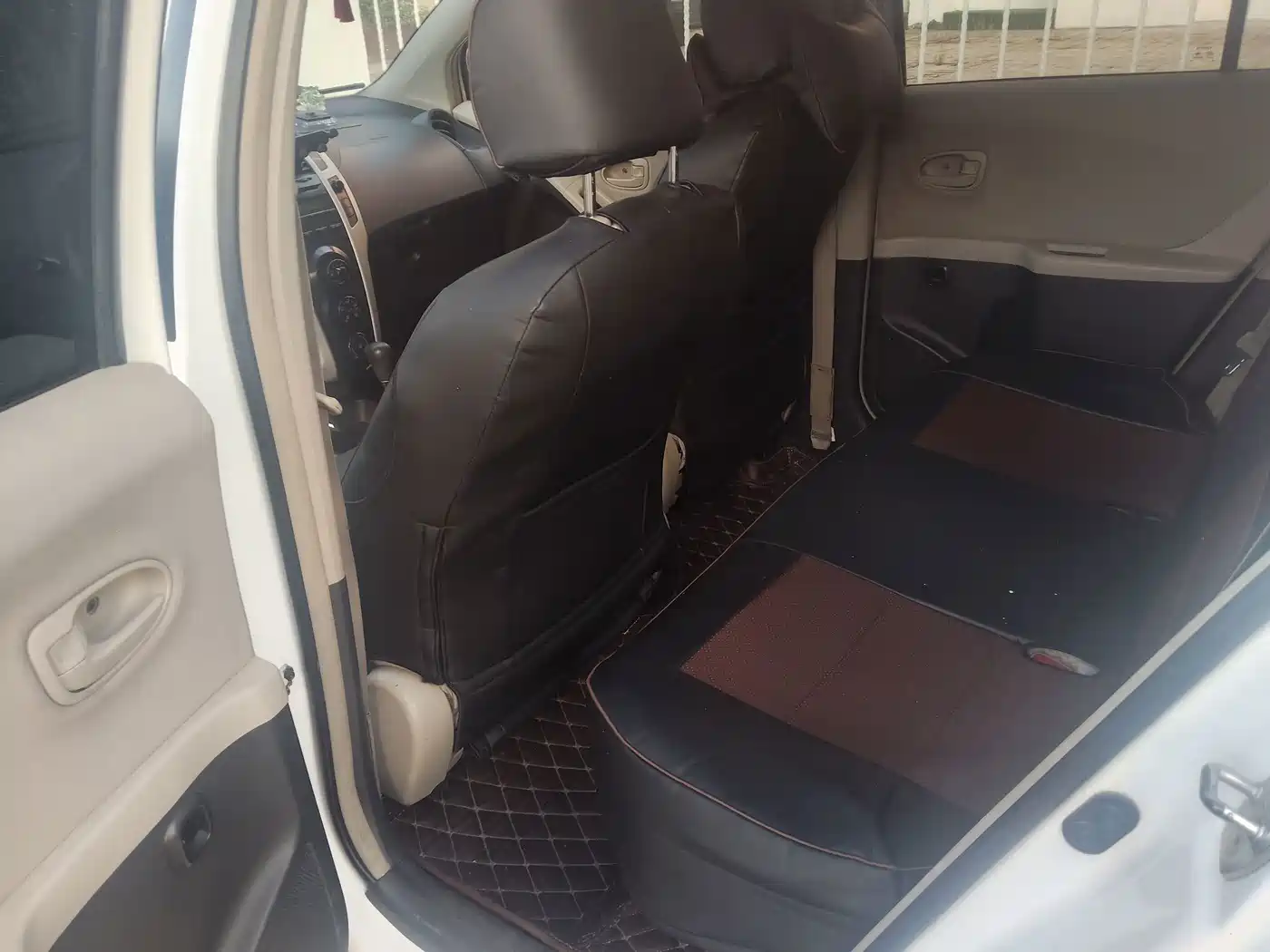 Toyota Yaris 2013 2011 1.6E Auto Charm Edition
