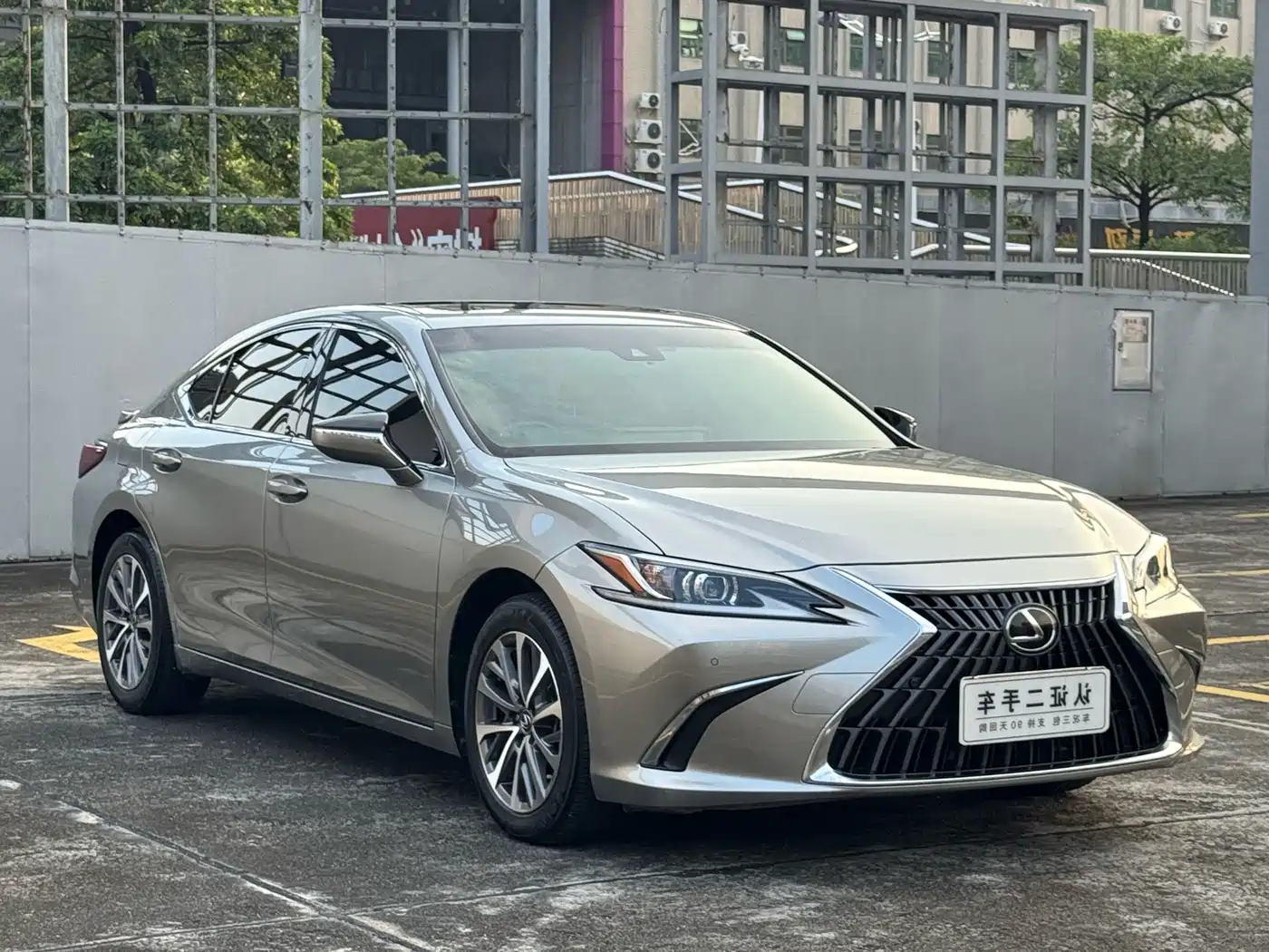 Фото 3 - Lexus ES