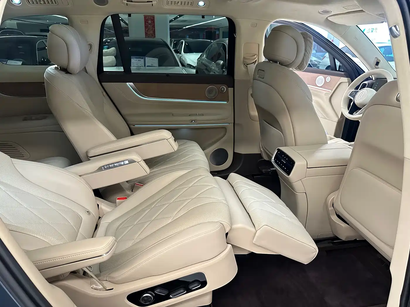 AITO Wenjie AITO M9 2024 Extended Range Ultra 42kWh 6-Seater фото 15