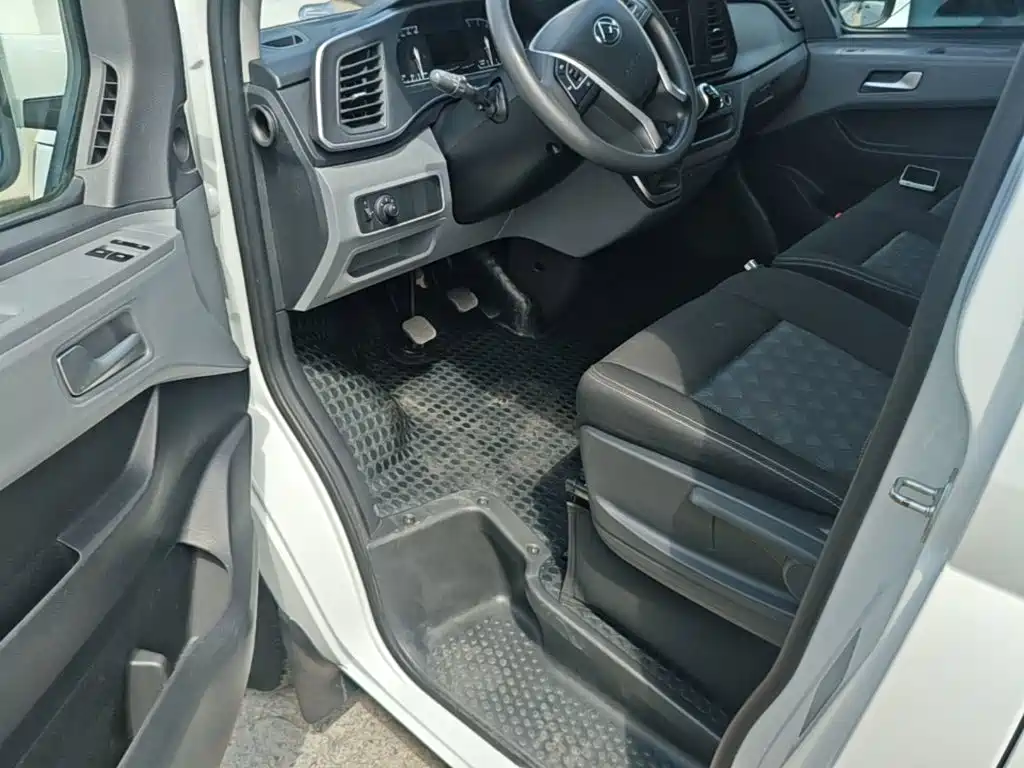 SAIC Maxus Xintu V80 2025 2025 PRO Pride Transport 2.0T Manual Short Wheelbase Ultra-low Roof 7/8/9 Seats