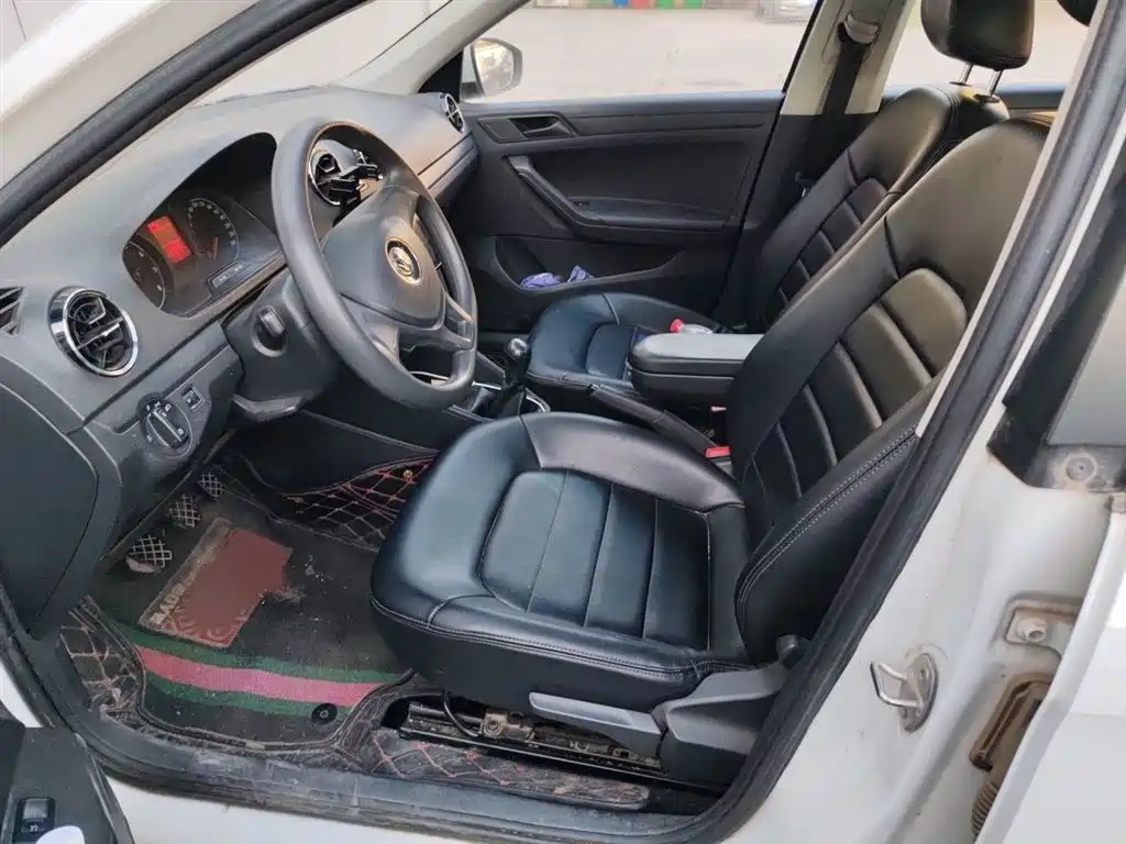 Volkswagen Jetta 2019 Dream Edition 1.4L Manual Fashion фото 8