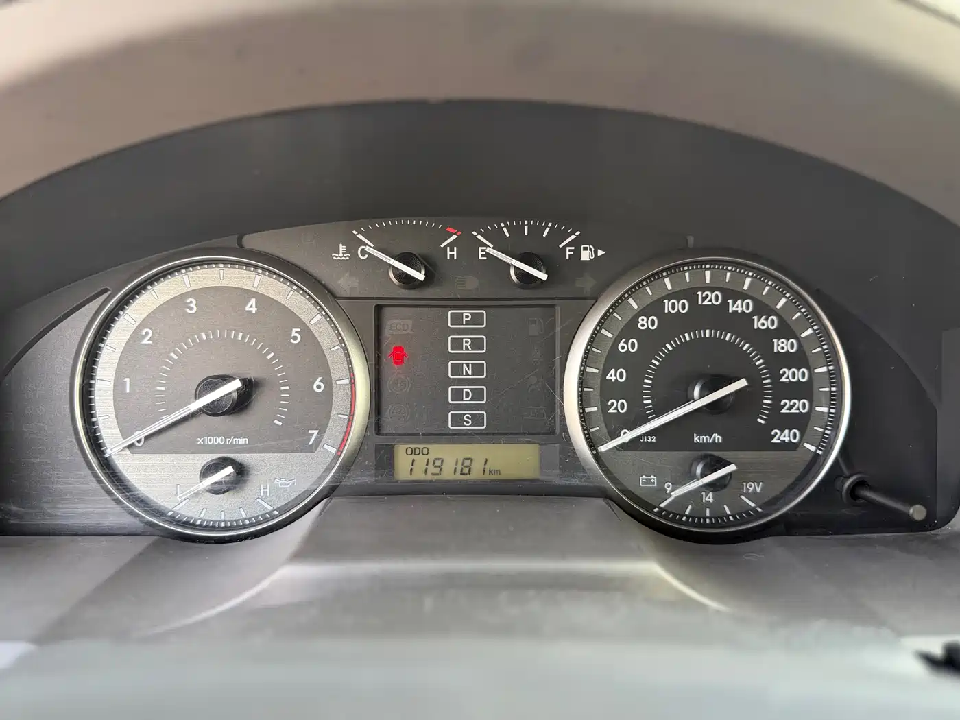  Toyota Land Cruiser (Import) 8