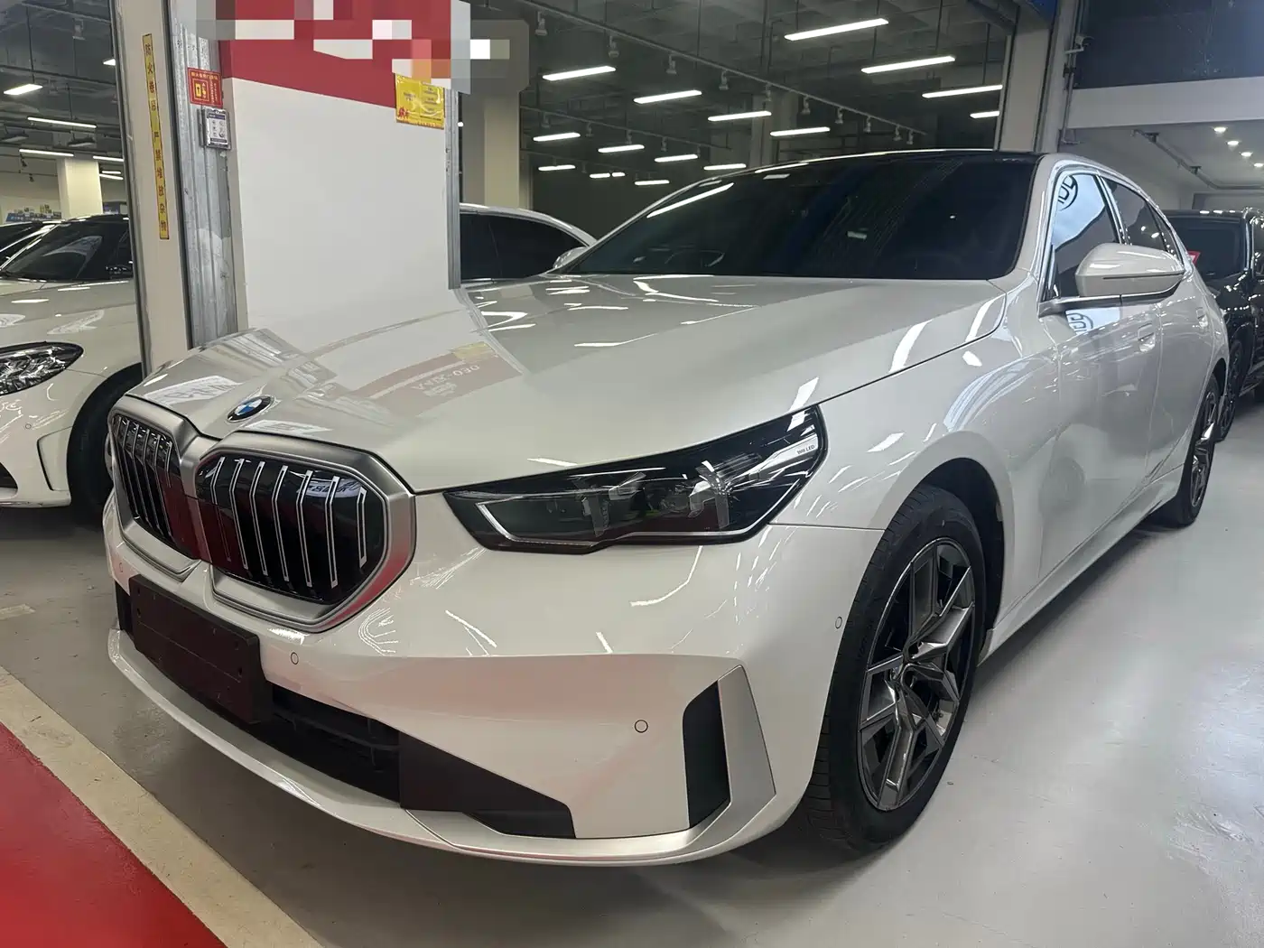 BMW 5 Series 2025 530Li Leading Luxury Package